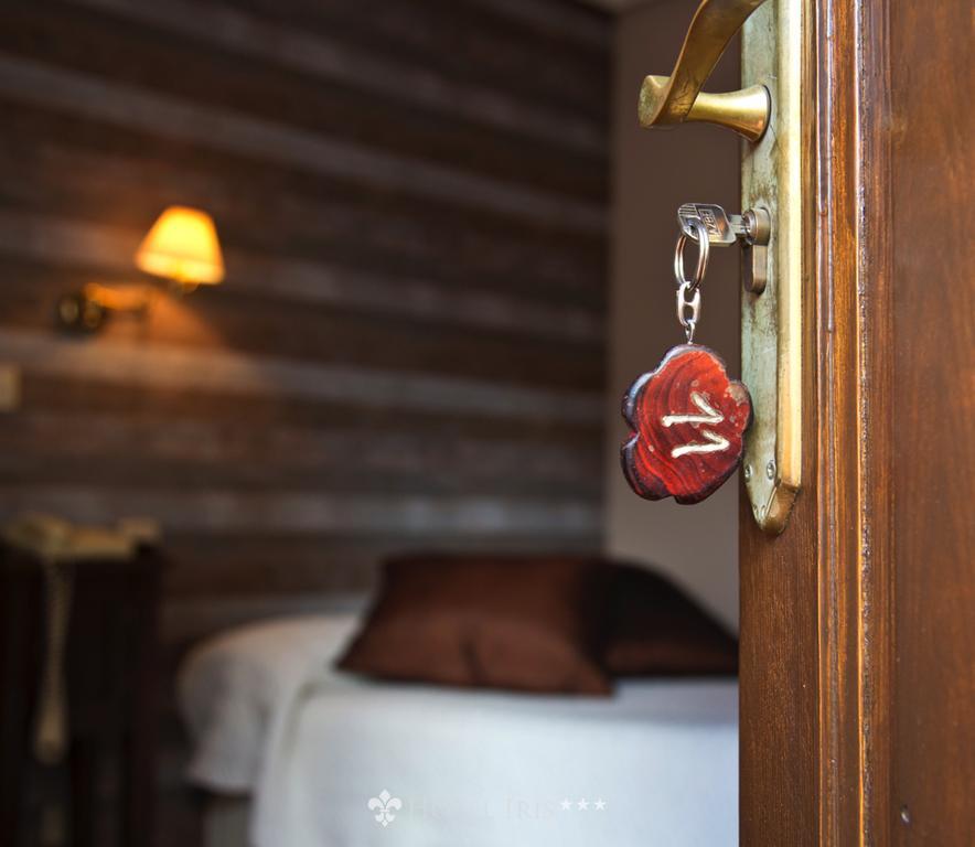 Hotel Iris ลา เอเลียนา ภายนอก รูปภาพ