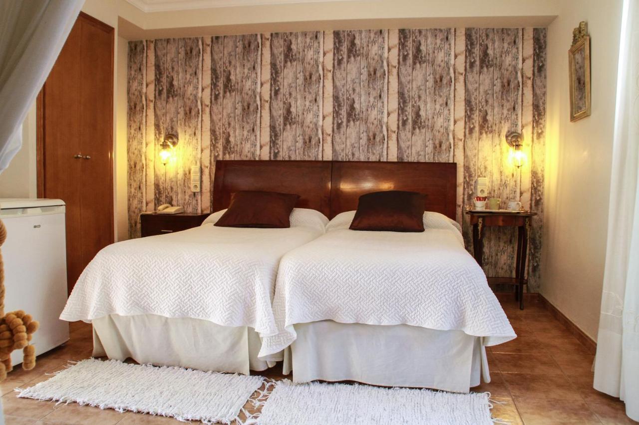 Hotel Iris ลา เอเลียนา ภายนอก รูปภาพ