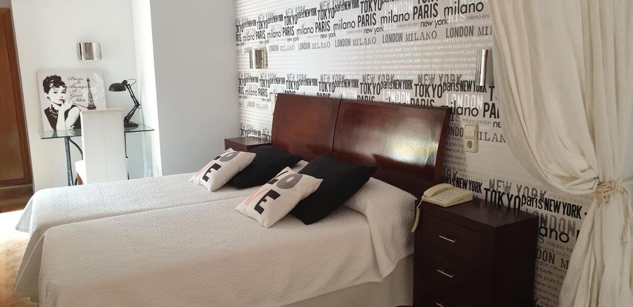 Hotel Iris ลา เอเลียนา ภายนอก รูปภาพ